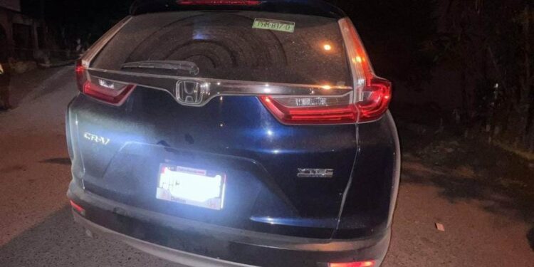 Aseguran vehículo con armamento en colonia de Ciudad Victoria