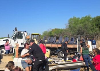 Volcadura de camión deja 15 mujeres lesionadas en carretera Victoria-Matamoros