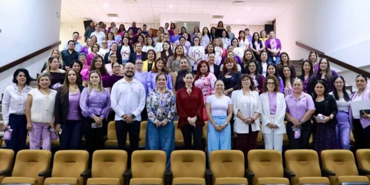 Reflexionan en el Congreso sobre los retos de ser mujer hoy