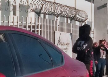 Encapuchados bloquean liquidación a obreros en maquiladora XB de Reynosa