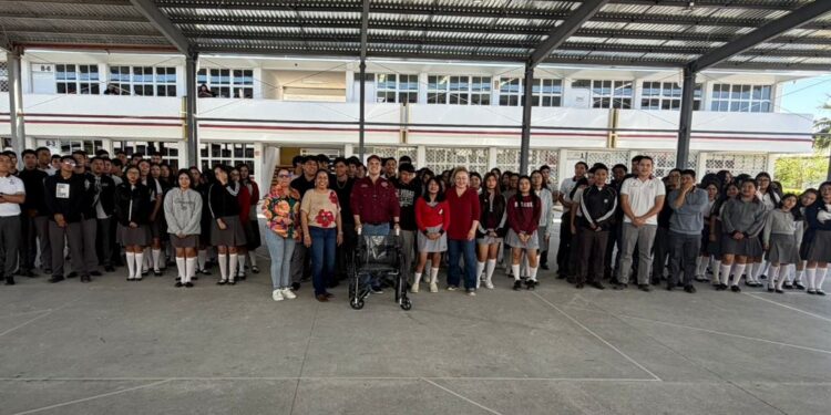 Humberto Prieto acerca Congreso a jóvenes del COBAT 22 de Reynosa