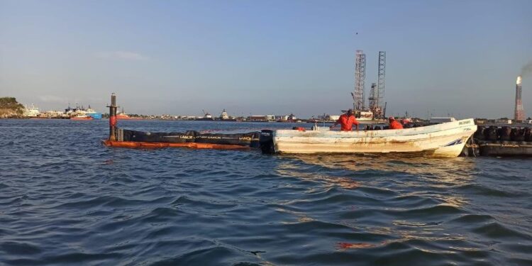 Reporta Petróleos Mexicanos avances en limpieza de hidrocarburo en la zona de Dos Bocas, Tabasco