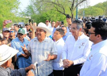 Reconocen ejidatarios de Llera respaldo de Américo ante problemática con empresa eólica
