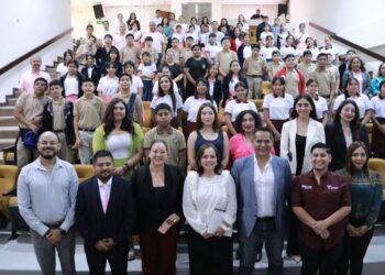 Recibe Congreso agenda juvenil de estudiantes de secundaria