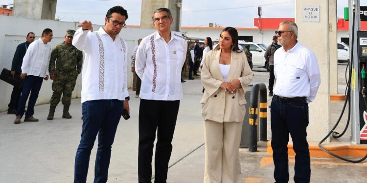 Supervisa gobernador operaciones y despacho de la Gasolinera del Pueblo