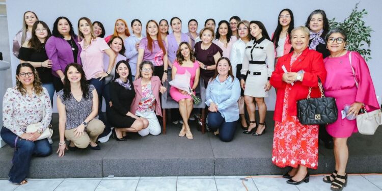 Imparten conferencia sobre rol fundamental de las mujeres en las Asociaciones Religiosas