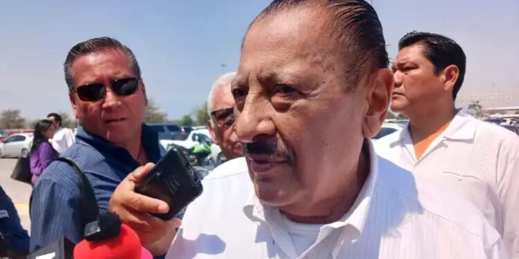 “Que Dios les ayude y a mí no me olvide”; niega Arnulfo tintes políticos en encuentro del SNTE
