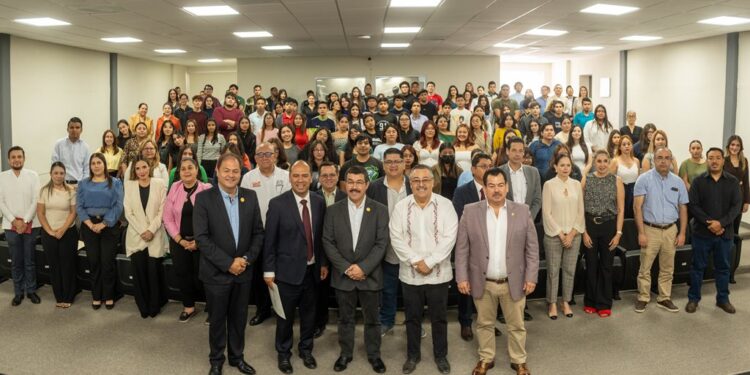 Exponen en la UAT conferencia “Voto Migrante, Elecciones 2027”