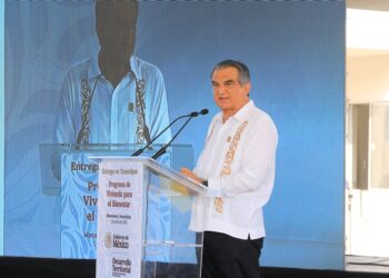 En enlace a la mañanera, presidenta Sheinbaum y Américo entregan viviendas a familias de pescadores en Tamaulipas