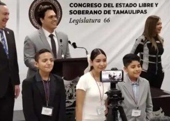 Niños le hacen el “feo” a diputados