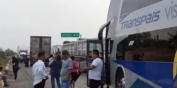 Confirma ANTAC bloqueos carreteros en Nuevo Laredo y San Fernando