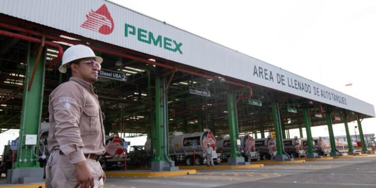 Reporta Pemex aumento en elaboración de gasolinas y diésel como resultado del fortalecimiento del Sistema Nacional de Refinación