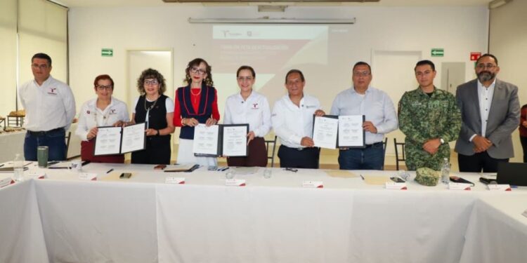 Toman protesta a integrantes del Consejo Estatal de Nutrición
