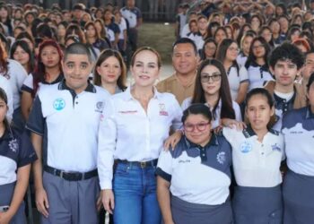 Reafirma Carmen Lilia compromiso con la educación