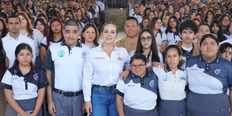 Reafirma Carmen Lilia compromiso con la educación