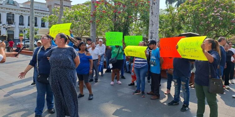 Comerciantes “truenan” contra jefe de Vía Pública de Tampico