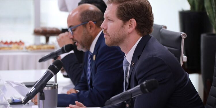 Expone Karl Heinz Becker resultados y proyectos de SEDUMA ante comisión legislativa