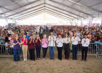 Américo y María celebran a las madres y llevan brigada de servicios a Abasolo