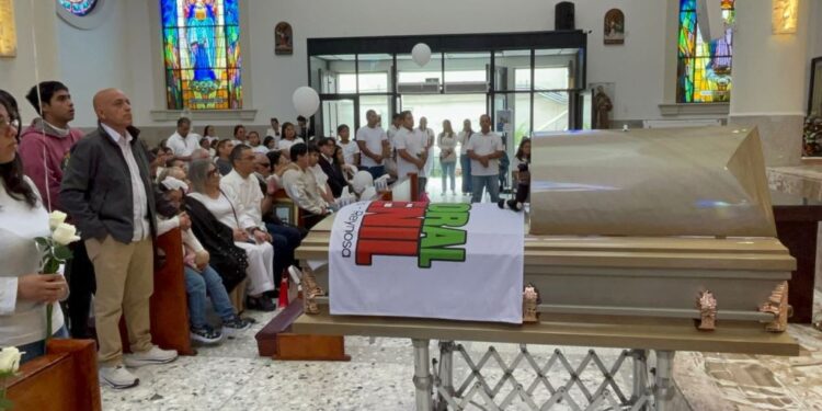 Despiden a Camila entre reclamos de justicia