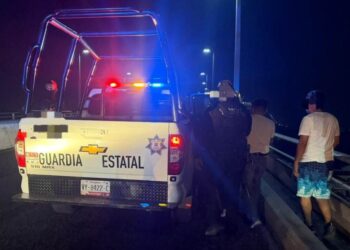 Guardia Estatal atiende reporte de amenaza de suicidio en el Puente Tampico
