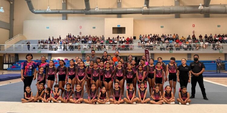 Entrega Gobierno de Tamaulipas equipo de gimnasia artística a atletas de la Unidad Deportiva Tampico