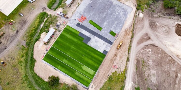 Avanza construcción y remodelación de canchas de futbol en Ciudad Victoria