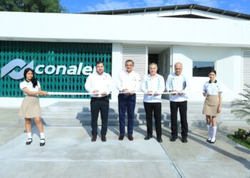 Incorpora Américo a jóvenes tamaulipecos a la iniciativa nacional de fomento a la lectura -Inició la entrega de libros de escritores latinoamericanos a todas y todos los estudiantes