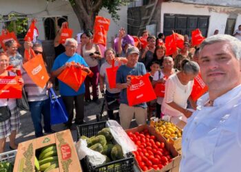 Juan Carlos Zertuche lleva el Mercadito Naranja a la colonia Carlos Cantú