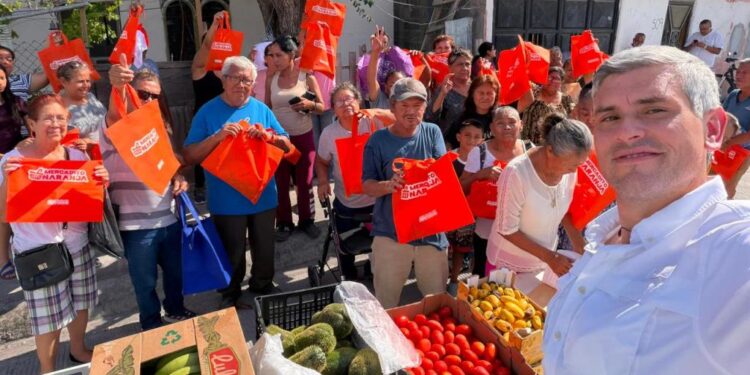 Juan Carlos Zertuche lleva el Mercadito Naranja a la colonia Carlos Cantú