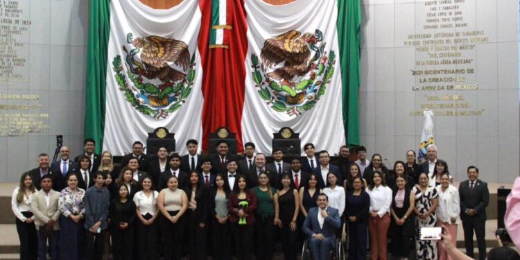 Jóvenes de Tamaulipas debaten iniciativas en Congreso de la Juventud