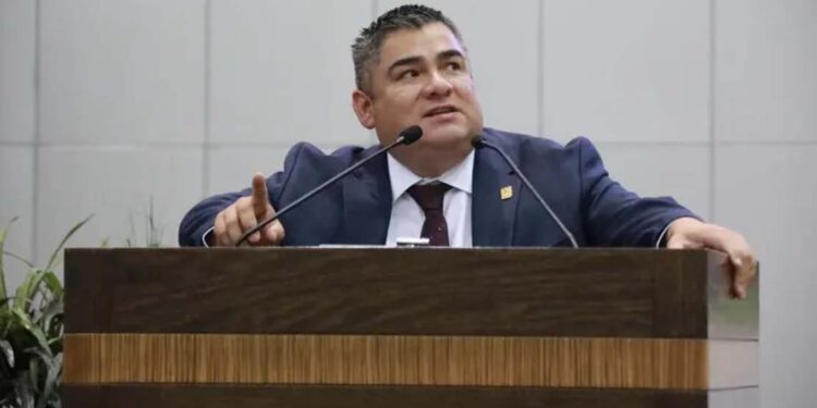 Lo que faltaba; legalizar “la casa chica”, propone diputado