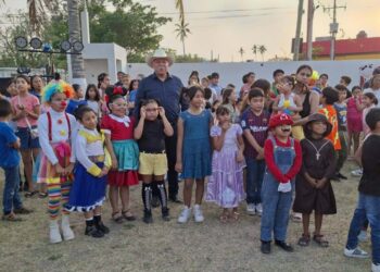 Félix Guillu celebra a los niños con mensaje político y social