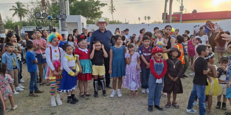 Félix Guillu celebra a los niños con mensaje político y social