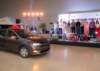 Funcionarios financiaron automóvil rifado a maestros: Mónica Villarreal