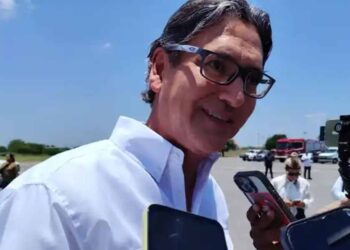 En medio de acusaciones, Erasmo se aferra a la reelección