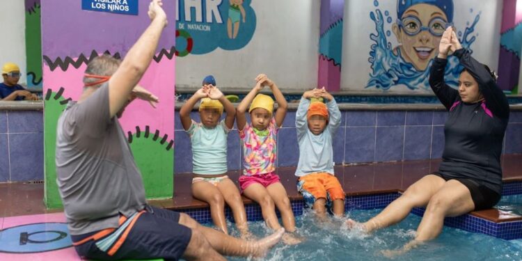 Continúan niños de la Casa Hogar del Niño Matamorense con sus clases de natación