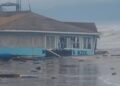 El mar se puso bravo: colapsa restaurante en Playa Bagdad