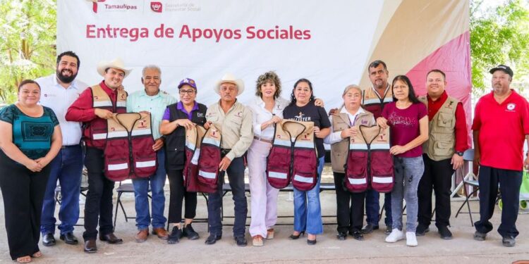 Entrega SEBIEN apoyos sociales en Güémez