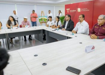 Impulsan talento e identidad entre jóvenes con Concurso Nacional de Pintura de Telebachillerato Comunitario