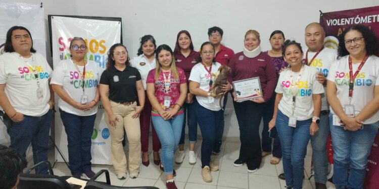 Adolescentes en conflicto con la Ley Penal elaboran y donan camas para mascotas con material reciclado