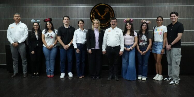 Envía UAT segunda generación de alumnos al programa intercultural de Disney