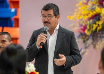 Dámaso Anaya reconoce la labor de las madres trabajadoras de la UAT