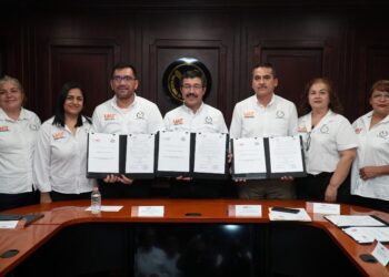 La UAT y el SUTUAT firman convenio de revisión salarial 2026
