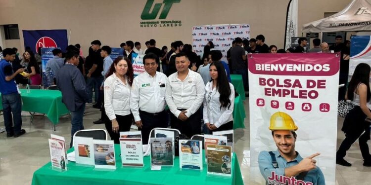 Fortalece UT Nuevo Laredo inserción laboral con Feria del Empleo y Estadías