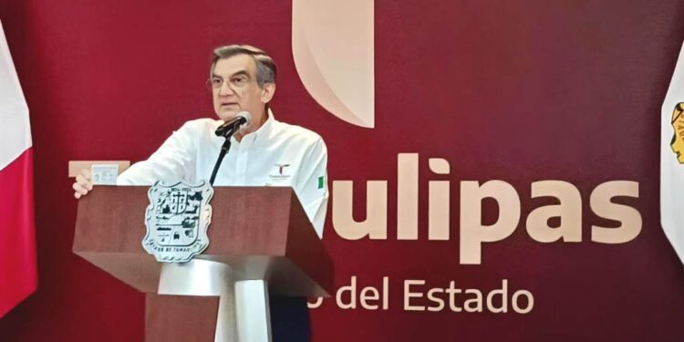 Niega Américo vínculos con huachicol fiscal; exhibe visa y reta a presentar pruebas