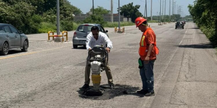 Félix Guillú impulsa bacheo ciudadano y exige soluciones viales