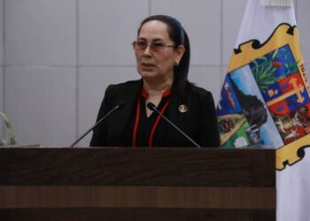 Buscan frenar influencers que promueven cirugías y dietas sin sustento médico