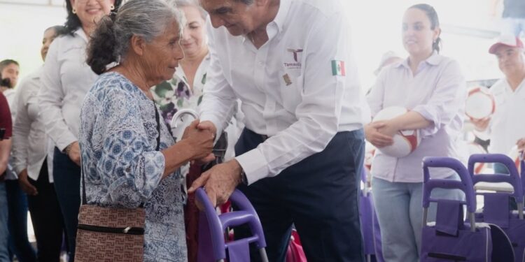 Américo y María de Villarreal llevan atención integral a las familias de Nuevo Morelos