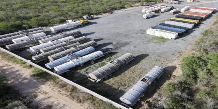 Desmantela FGR dos megadepósitos de huachicol en Reynosa