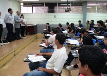 Aspirantes a ingresar a la UAT presentan examen CENEVAL